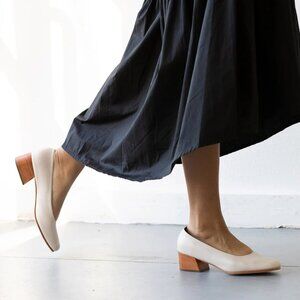 Huma Blanco LUISA, Bone, 35, Like NEW!!